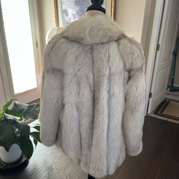 Woman’s size 14 blue fox coat origin Finland. - Picture 2 of 6